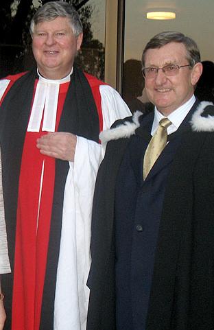 http://HaigReport.com/Photos/20060831CriminalParasitesDouglasPorterJohnLeslieMorganStJohnsCollegeUniversityQueenslandUQ_Halo_cr.jpg